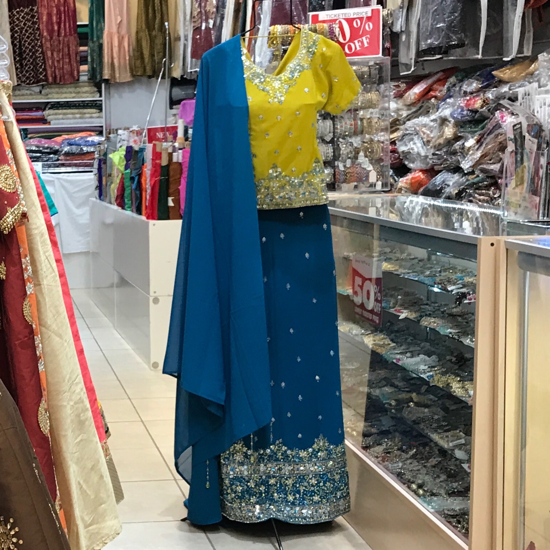LEHENGA CHOLI SCARF, SIZE 40