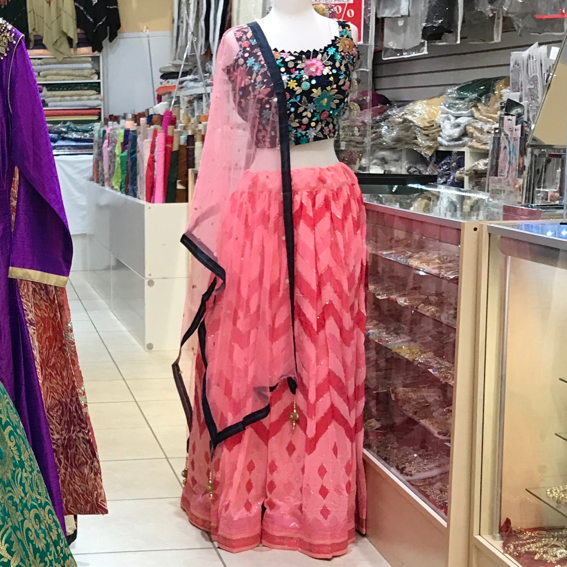 LEHENGA CHOLI SCARF, SIZE 42