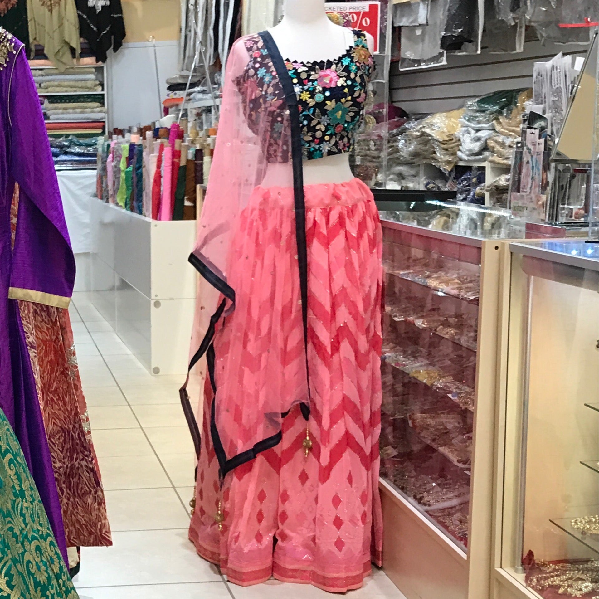 LEHENGA CHOLI SCARF, SIZE 42