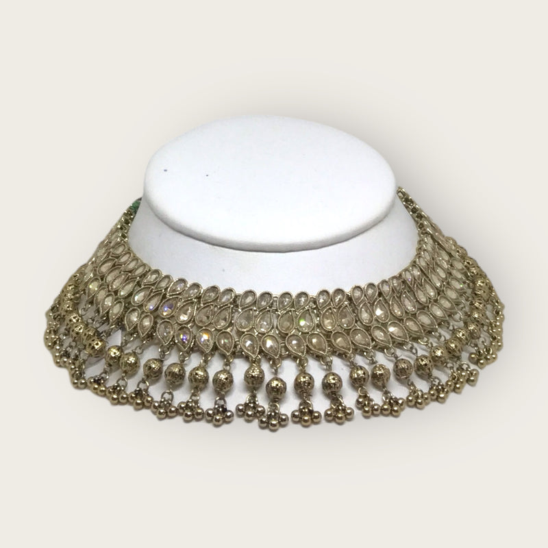 Necklace + Earrings + Tikka