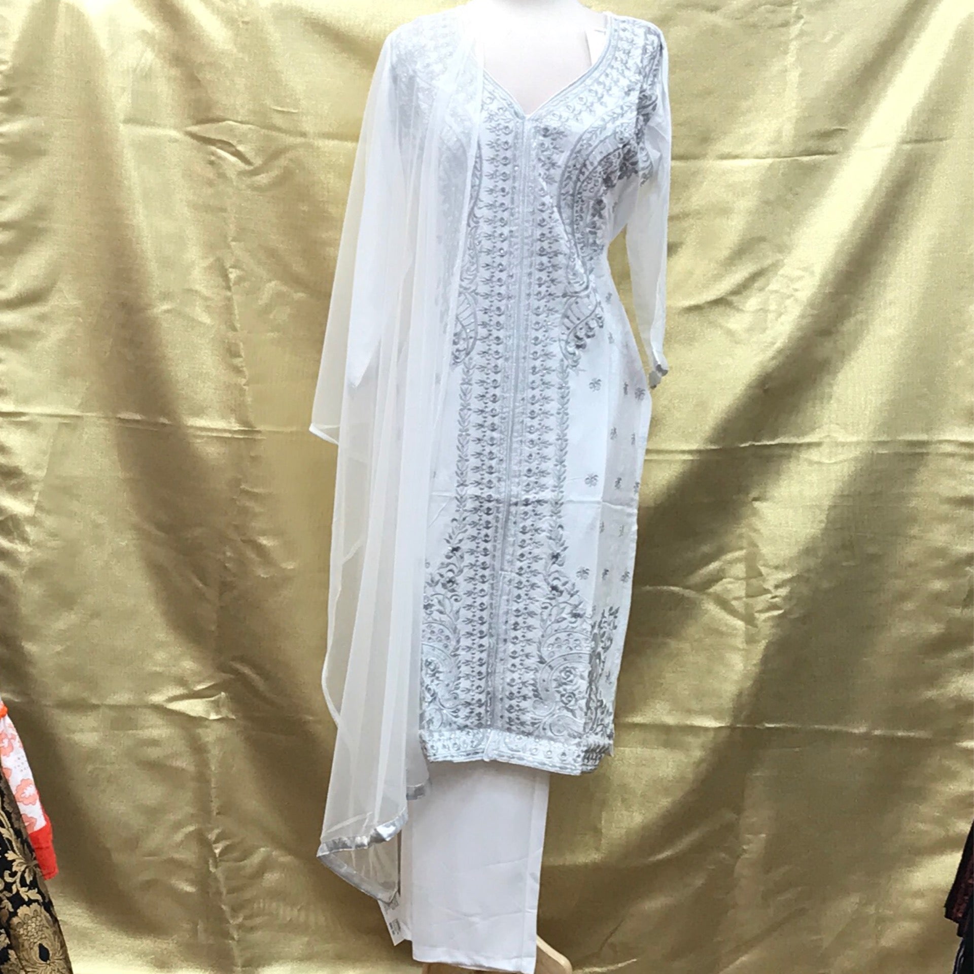 KURTA PAJAMA SCARF SIZE 44