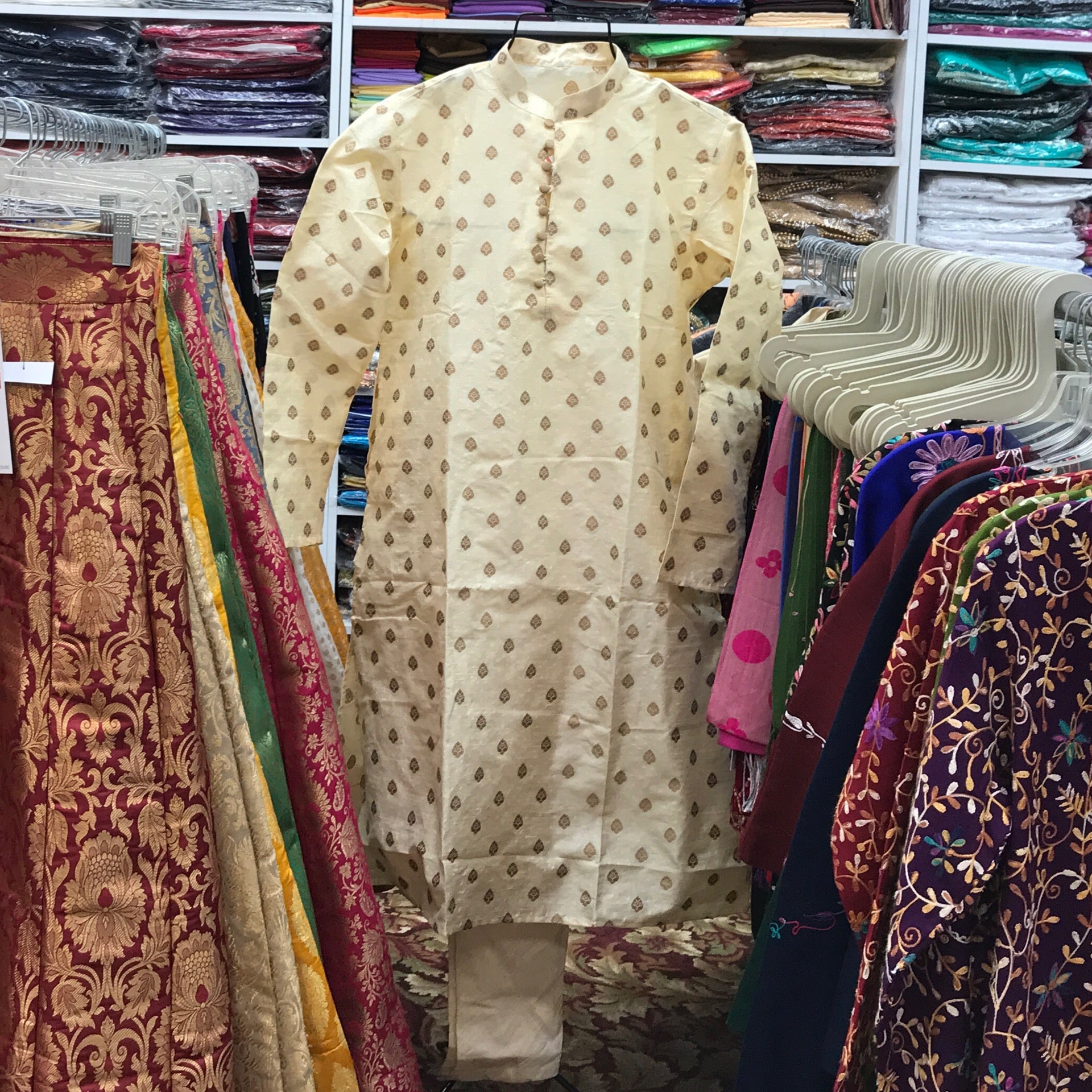MANS KURTA PAJAMA SIZE 42