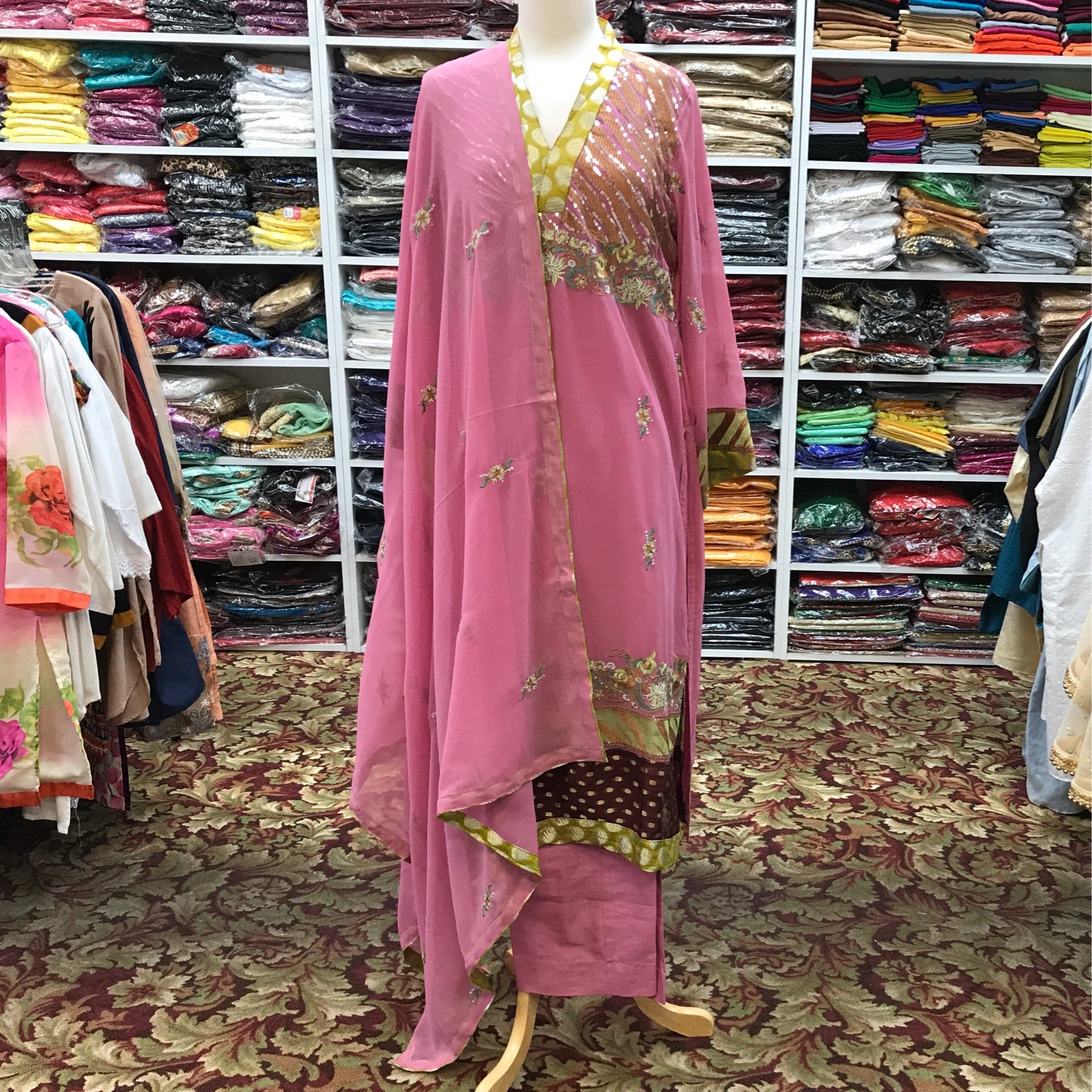 Pakistani Suit Size 42