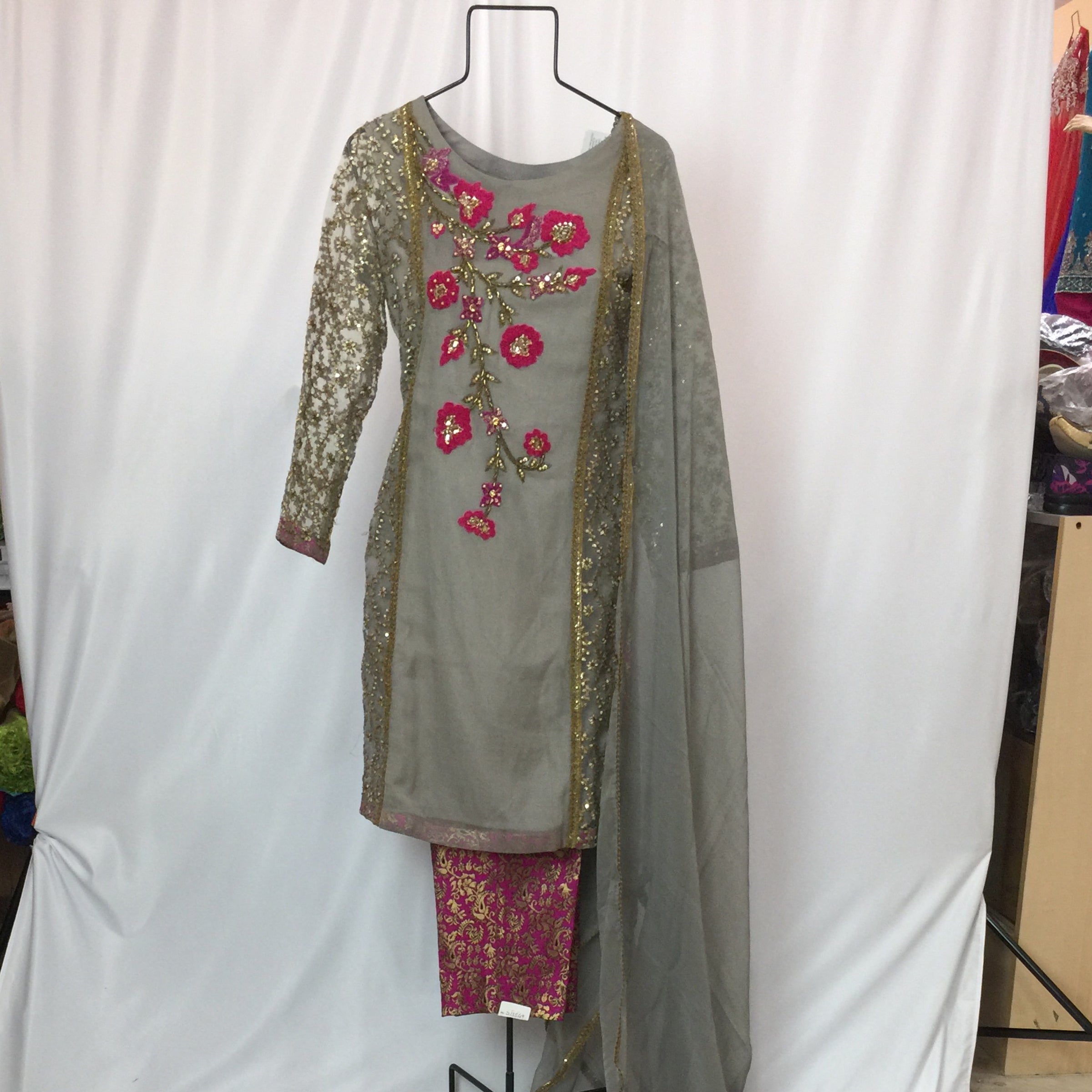 Pakistani Suit Size 36