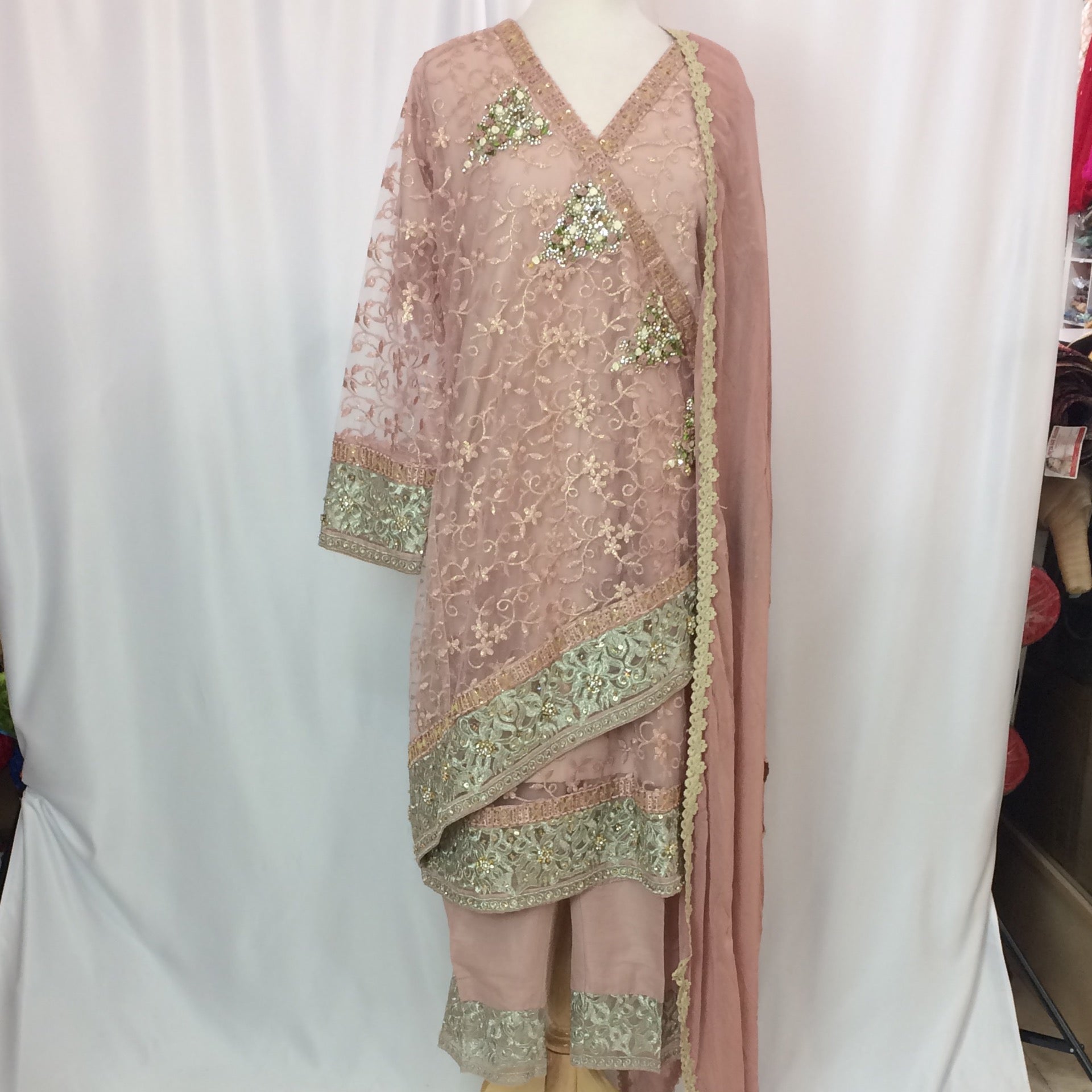 Pakistani Suit Size 54