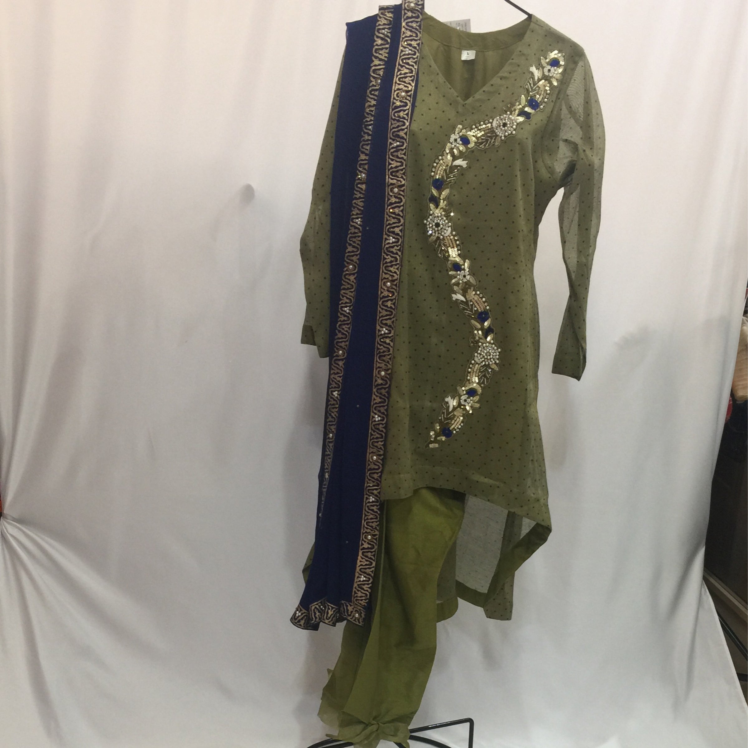 Pakistani Suit Size 42