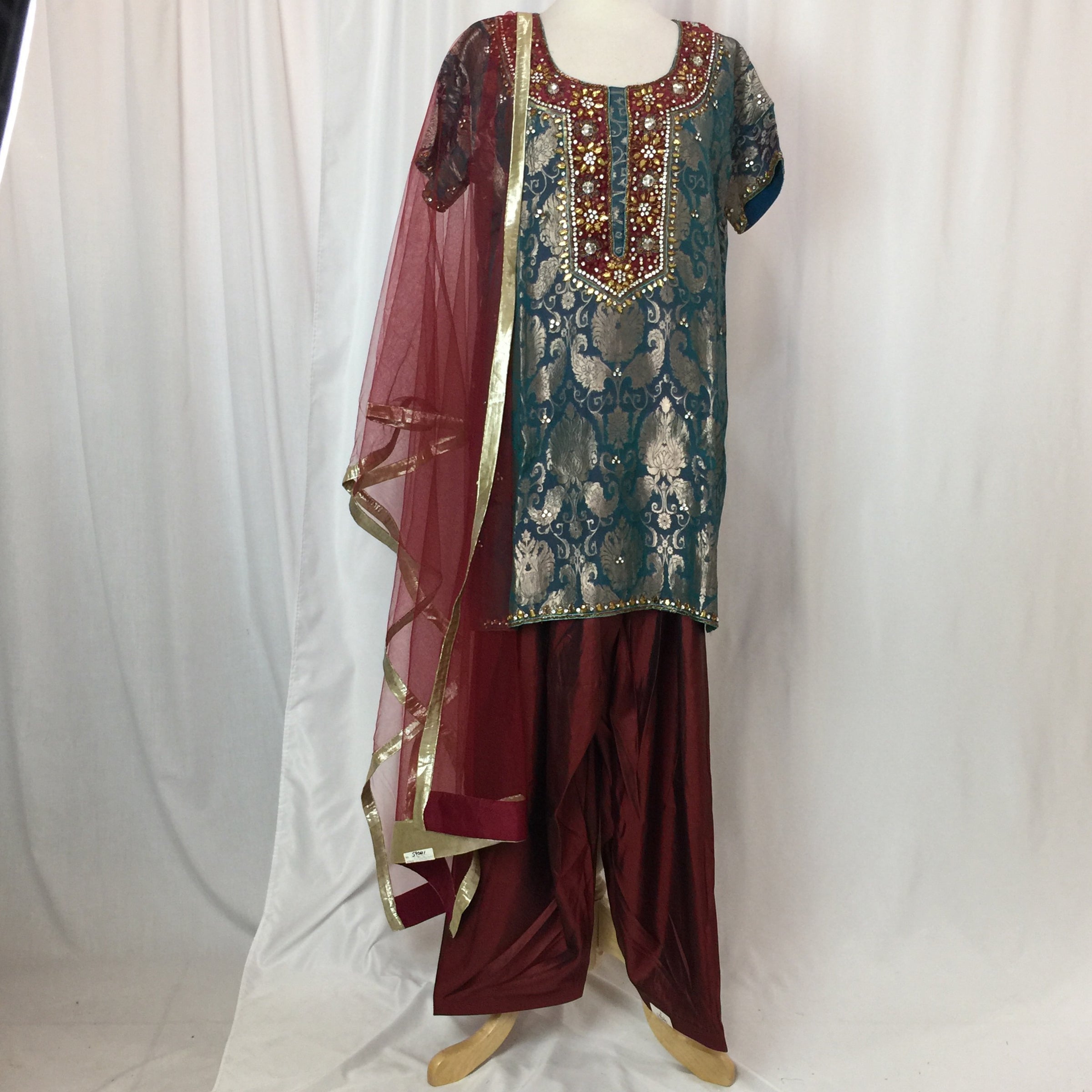 Kurta shalwar size 44