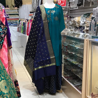 KURTA LEHENGA SCARF, SIZE 44