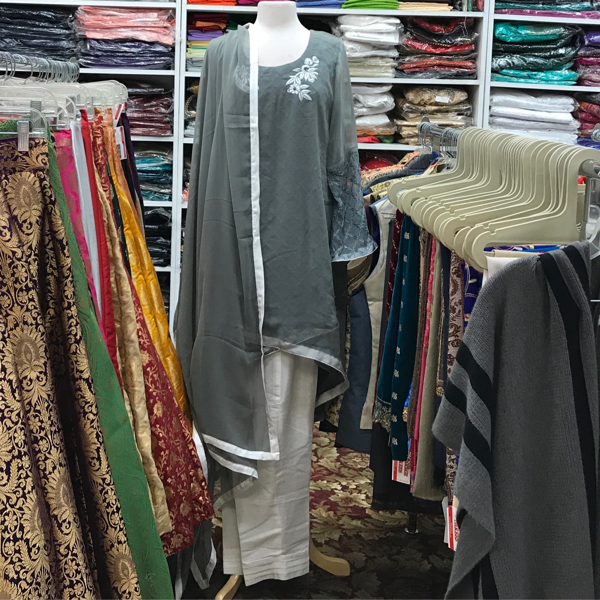 KURTA PANTS DUPATTA SIZE 42