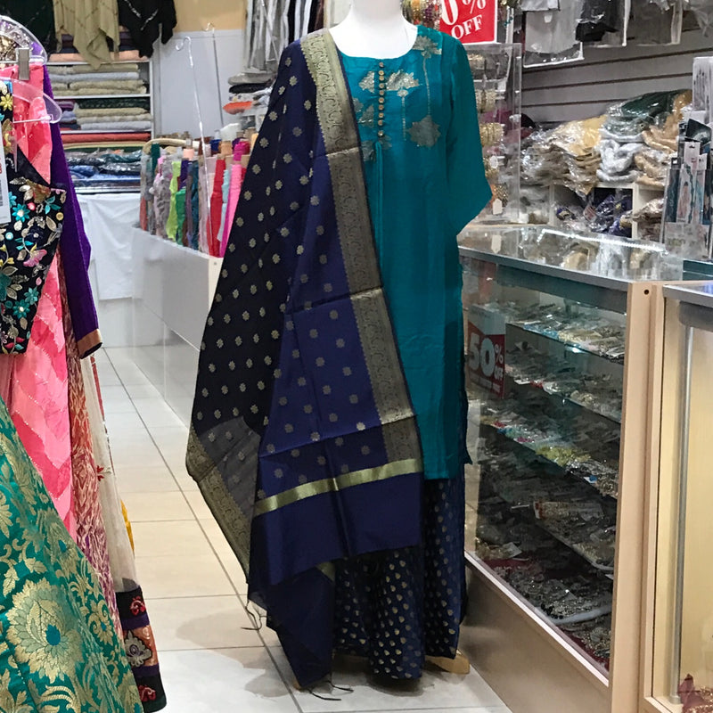 KURTA LEHENGA SCARF, SIZE 44