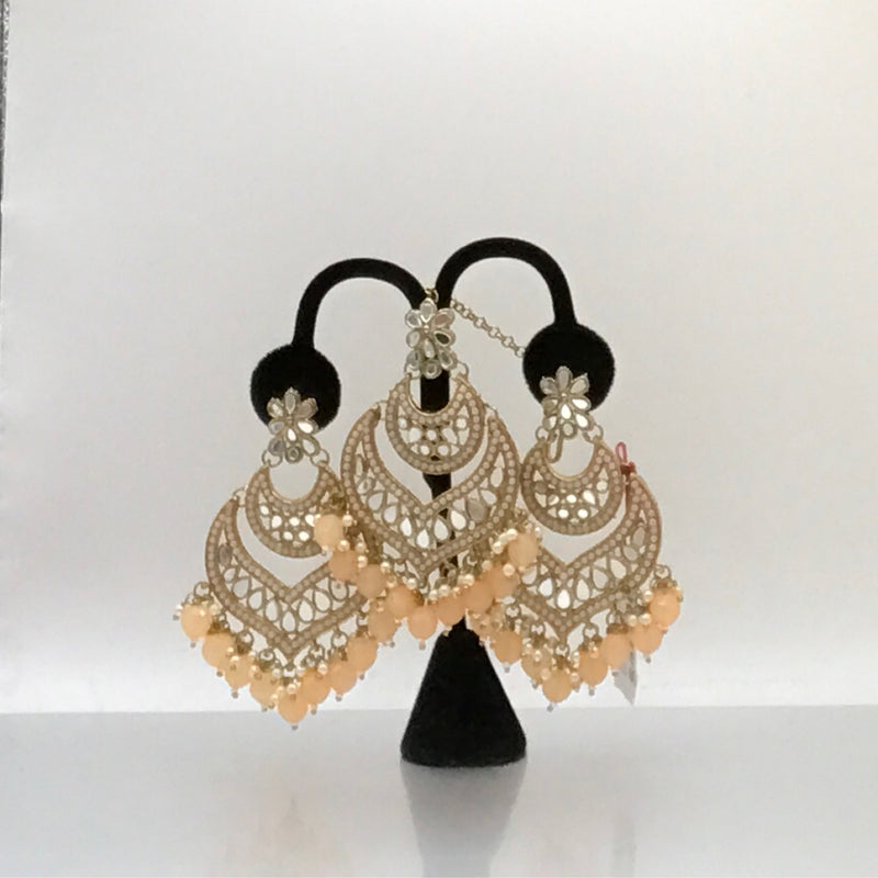 Earrings with tika