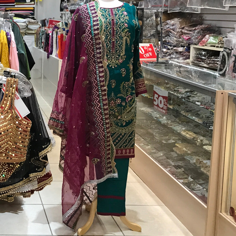 KURTA TROUSER SCARF SIZE MEDIUM
