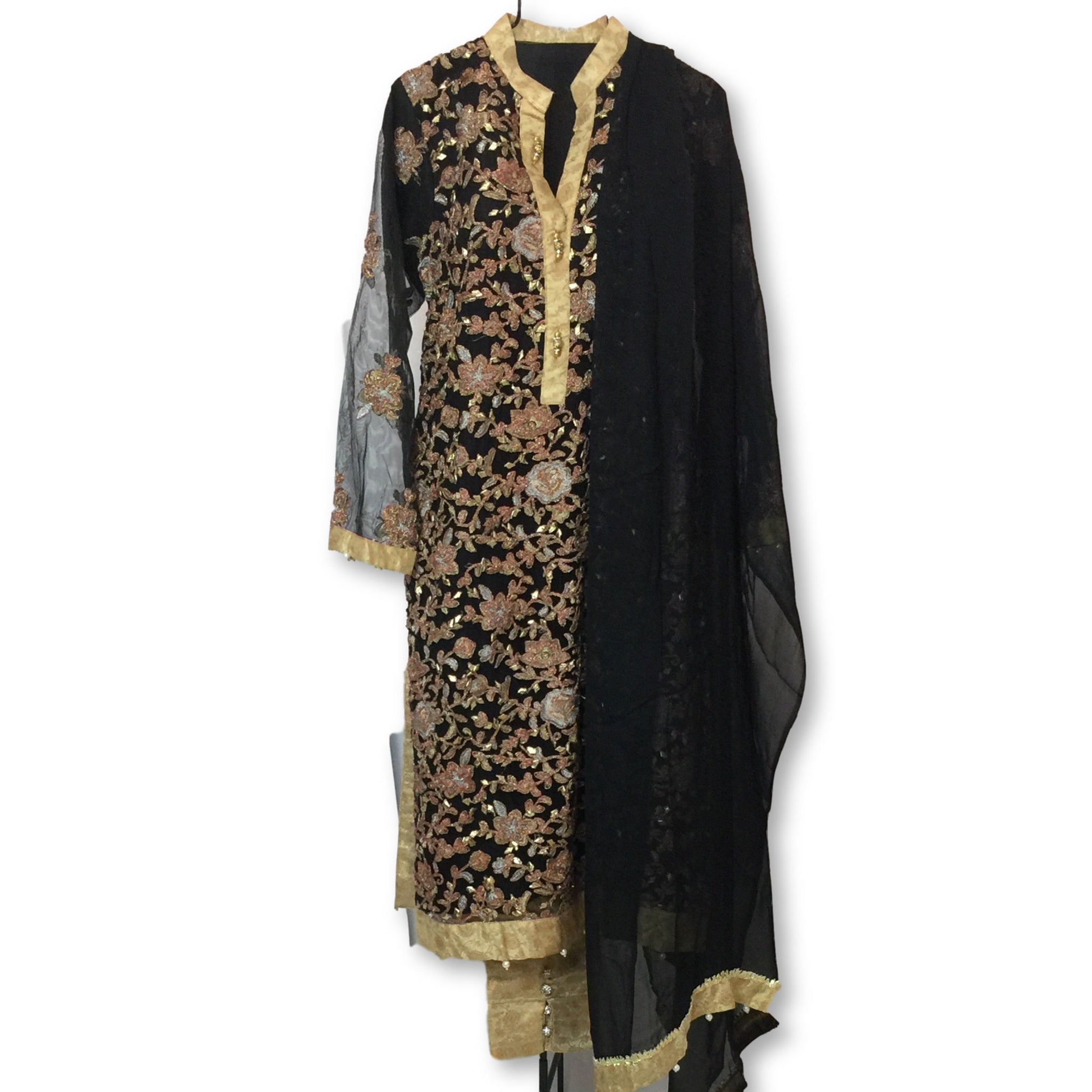 Pakistani Suit Size 42
