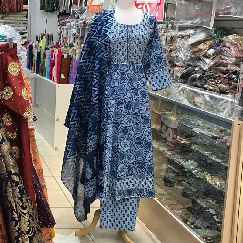 KURTA TROUSER SCARF, SIZE 42