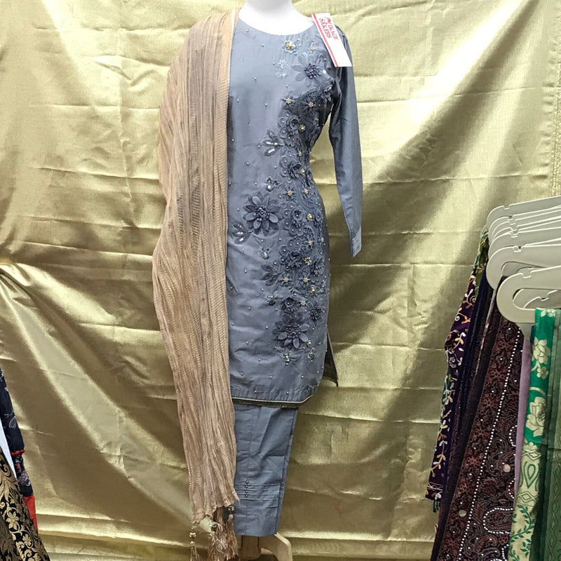 PAKISTANI SUIT SIZE 42