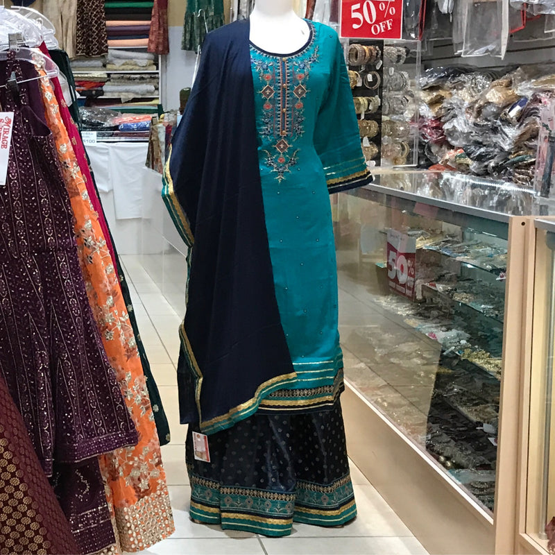 KURTA SKIRT SCARF, SIZE 44