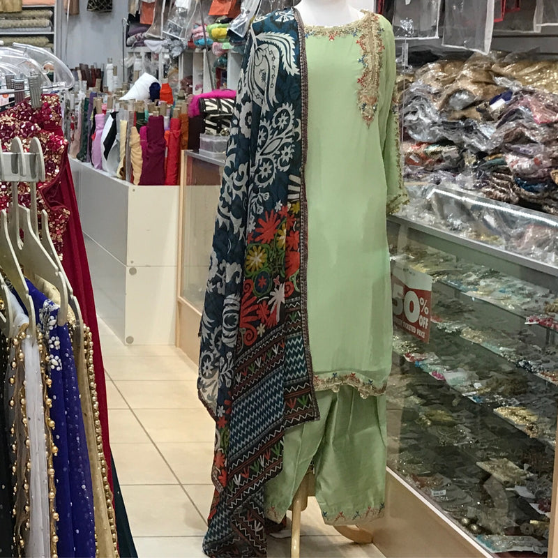 KURTA TROUSER SCARF SIZE LARGE