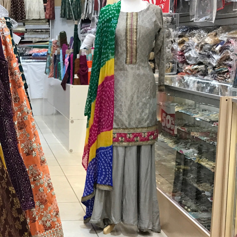 KURTA TROUSER SCARF SIZE MEDIUM